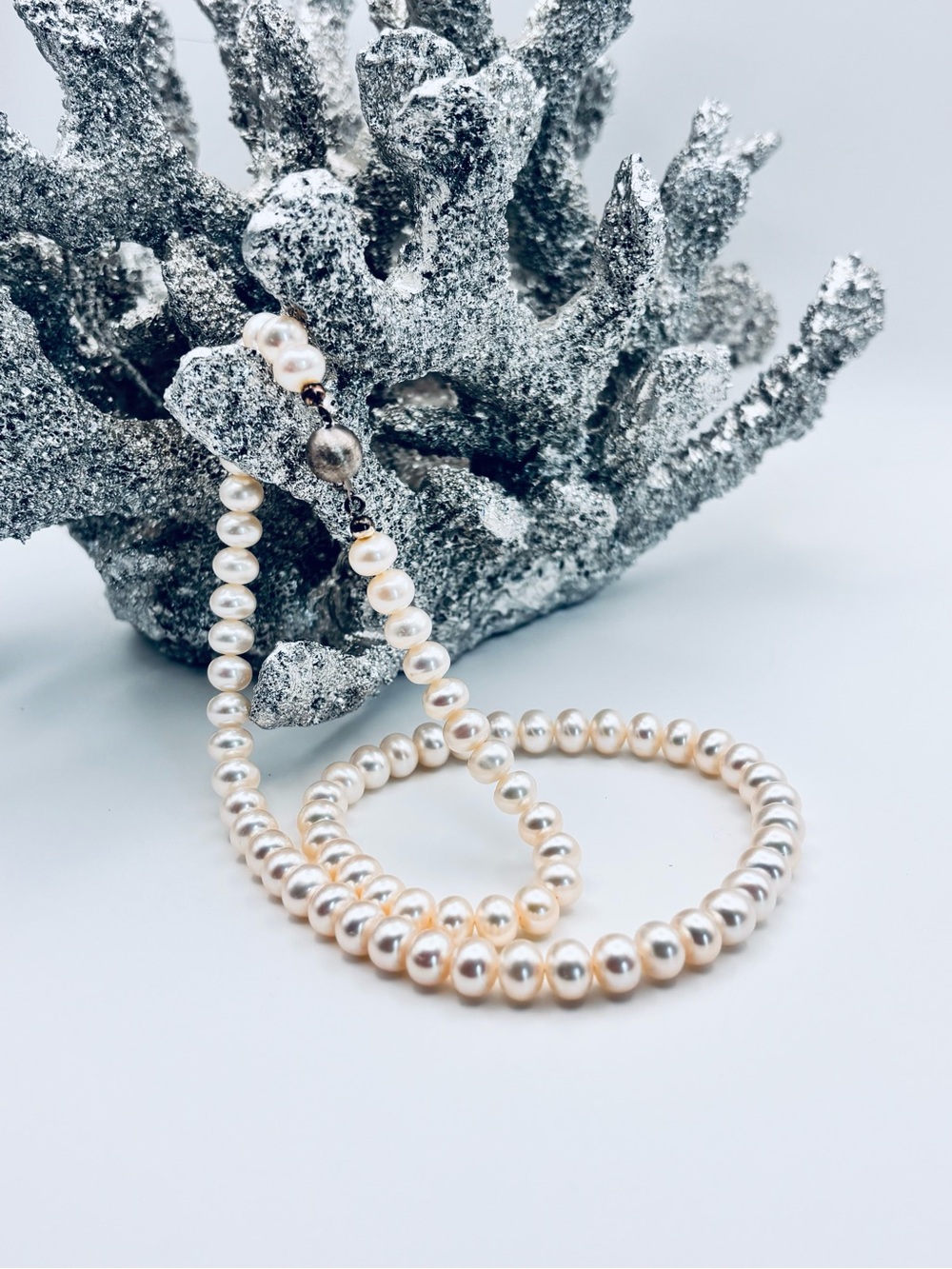 Beautiful 925 Silver clasp white freshwater pearl necklace